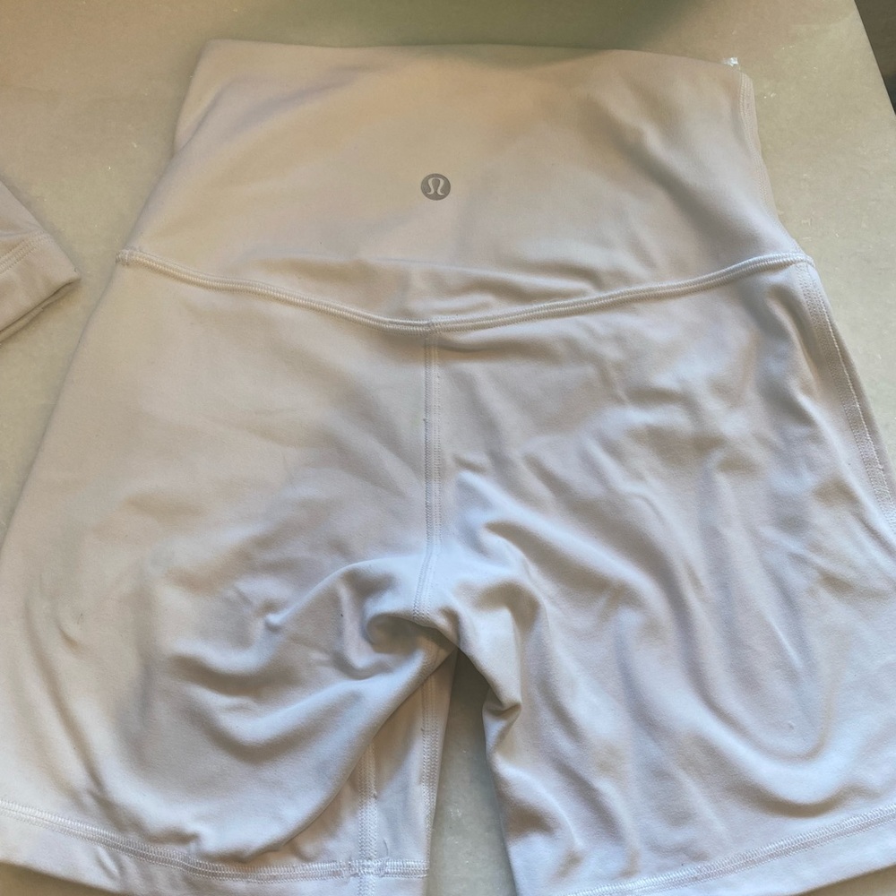 Lululemon Align Bikers 6 inch Size 4